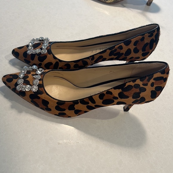 Leopard Pumps - Picture 2 of 4